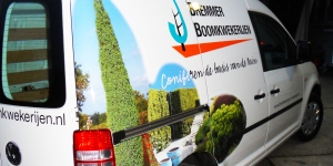 Autosticker, belettering op bedrijfswagen, reclame bedrijfswagen, autobelettering op bus, Boskoop, Waddinxveen, Alphen aan den Rijn, Binken reclame Boskoop